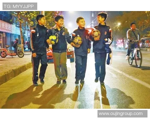 如何从普通少年成长为足球明星的奋斗历程与心路历程